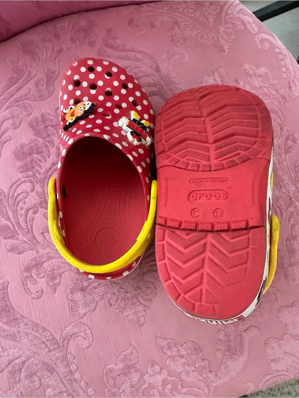 Minnie Polka Dot Red Clog Sandals with Yellow Strap